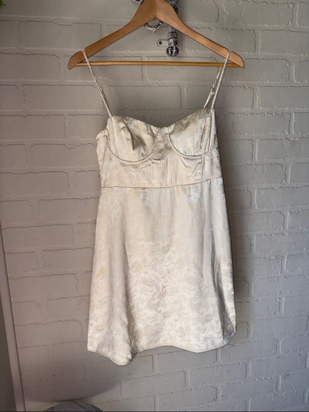Princess Polly Ivory Satin Slip Dress with Built-In Cups dragon print NEW size 8